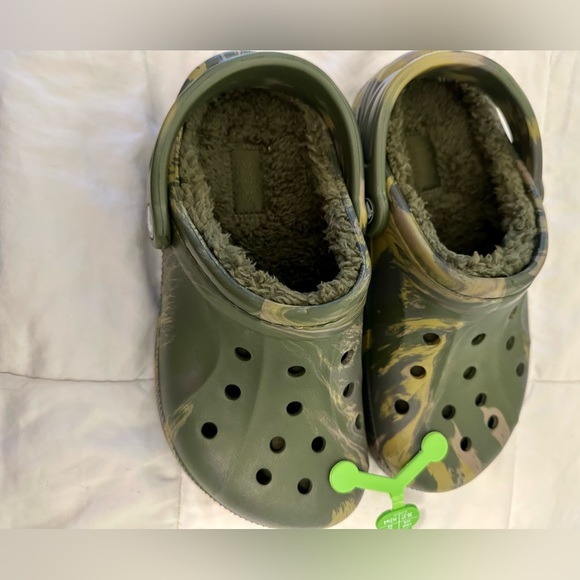 NEW lined CROCS camo army color - Picture 5 of 6